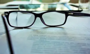 Jak prawidłowo księgować zakup na fakturze VAT marża i uniknąć błędów