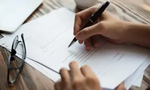 Rachunek czy faktura bez VAT – kluczowe różnice i zastosowania