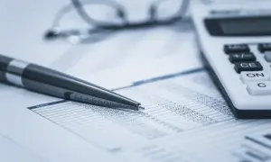Co powinna zawierać faktura VAT, aby uniknąć problemów z urzędem?